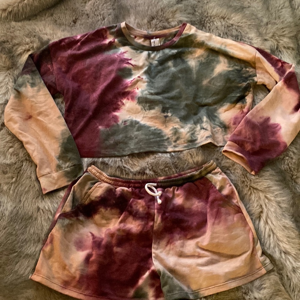 Dippin Daisies Tie Dye Lounge Set